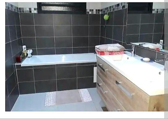 Chambre Privee Dans Maison Le Tampon Eksteriør billede